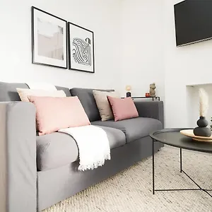 Charlotte House, Entire Private House, Close To Centre, Wifi Apartment Sheffield